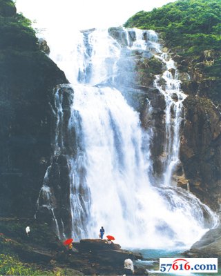 龙归飞瀑